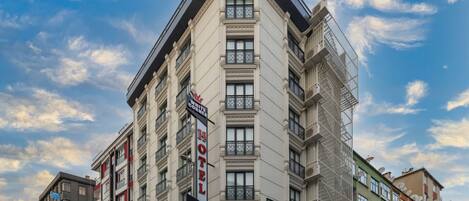 Vista frontal de la propiedad