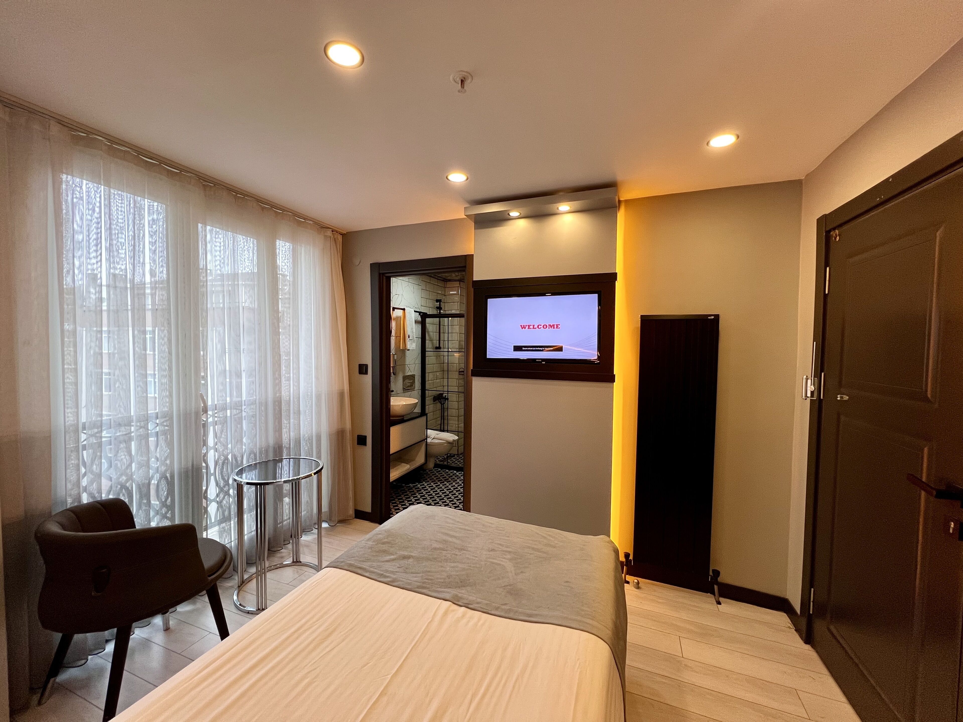 Photo - White Corner Hotel