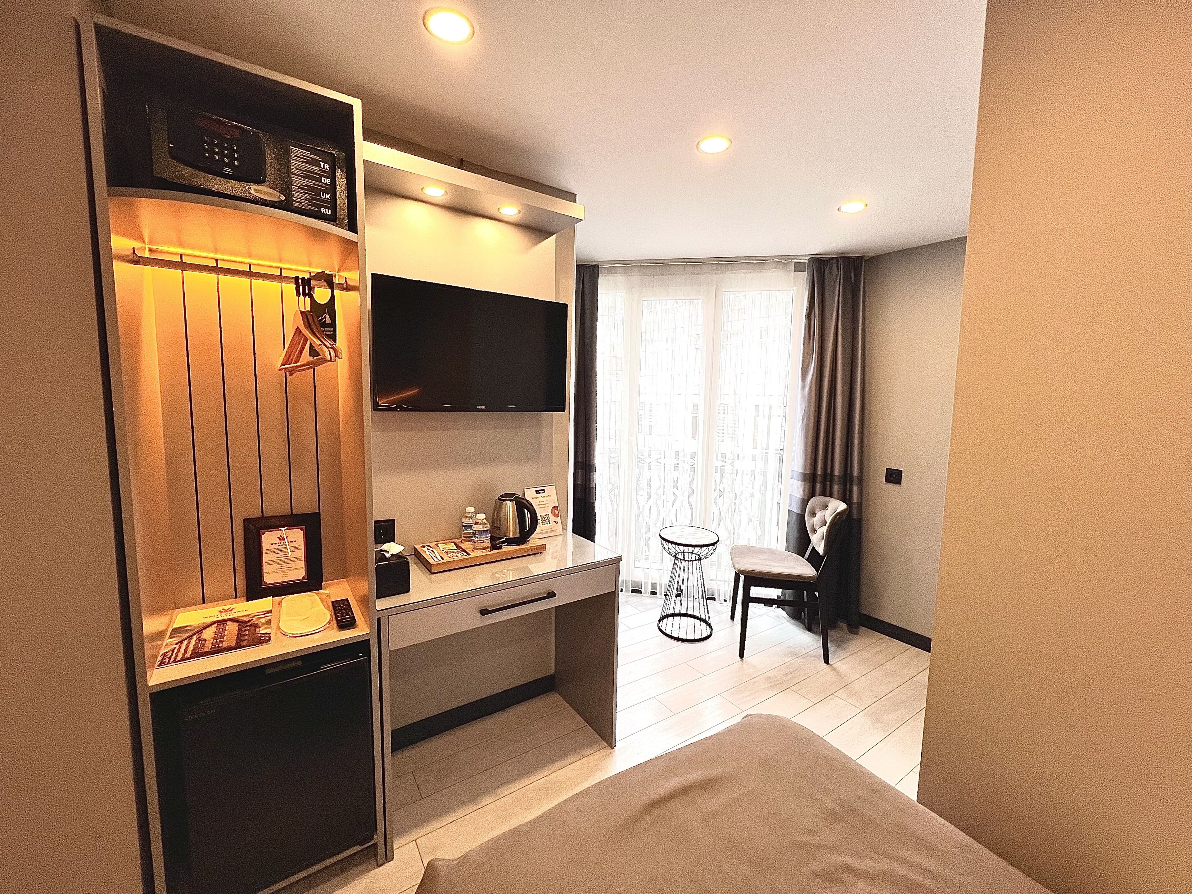 Photo - White Corner Hotel