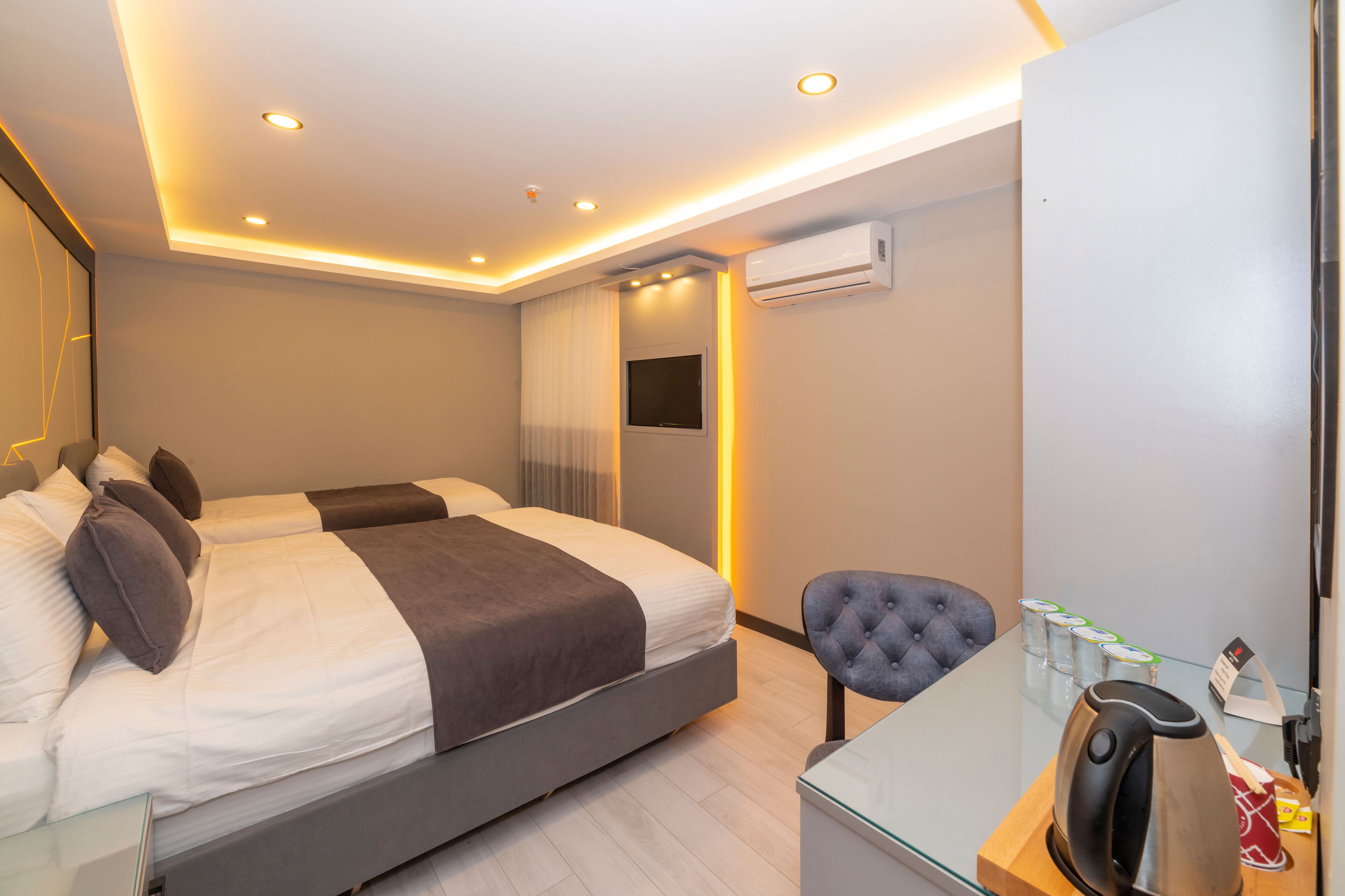 Photo - White Corner Hotel