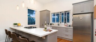 Huge Pool|Indooroopilly Queenslander|Pet Friendly
