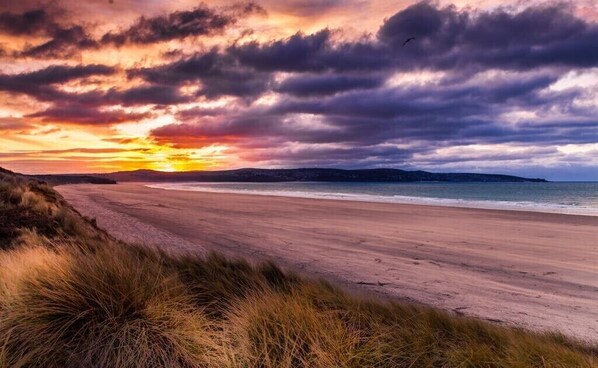 Beach nearby - 1 Bed Cabin. Parking. Private & secure Garden. Pets welcome. Nr to beaches/walks (Goldsithney)