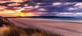 1 Bed Cabin. Parking. Private & secure Garden. Pets welcome. Nr to beaches/walks