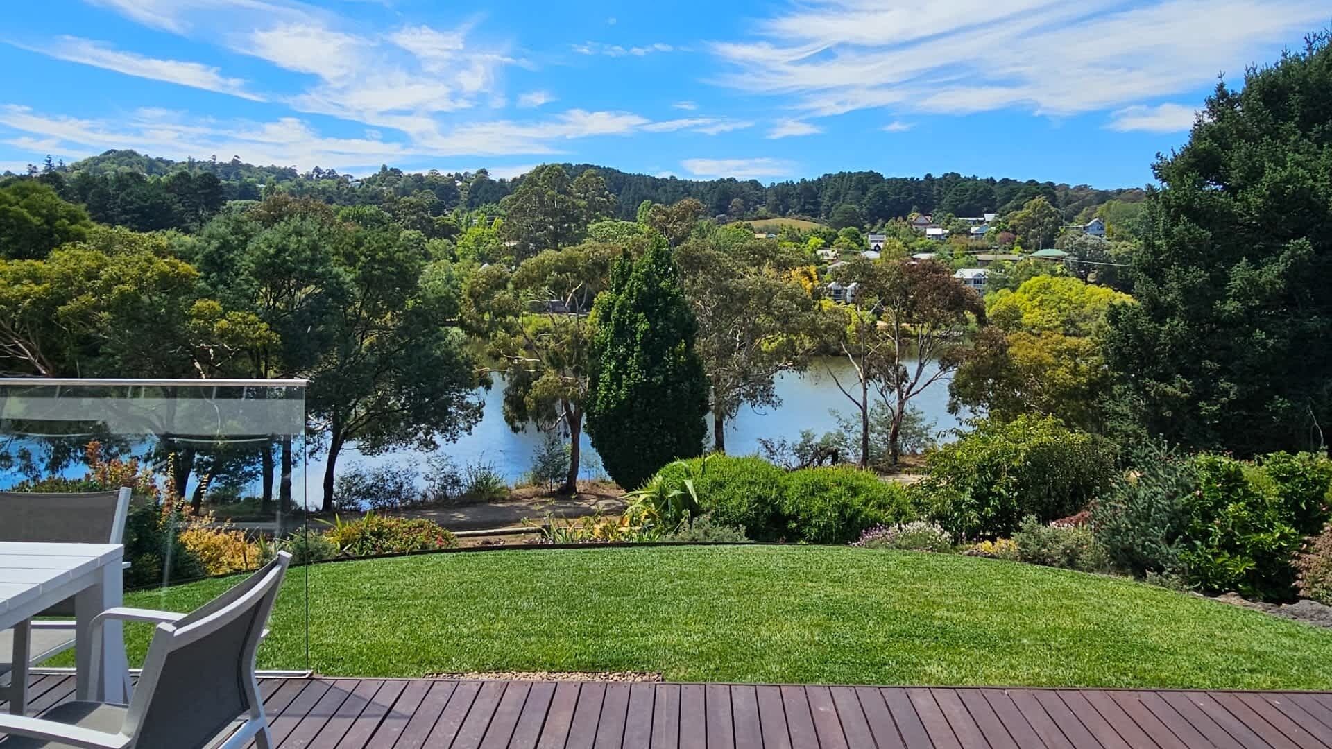 屋外ダイニングエリア