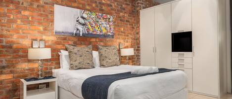 1 室のベッドルーム、セーフティボックス (室内)、アイロン / アイロン台、WiFi (無料)