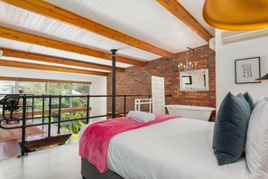 1 chambre, bureau, fer et planche à repasser, accès Internet