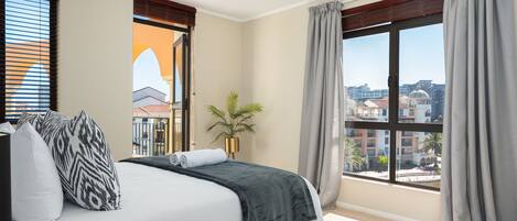 3 bedrooms, in-room safe, iron/ironing board, Internet