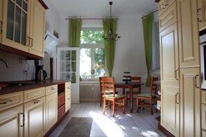 Køleskab, ovn, kogeplade, opvaskemaskine