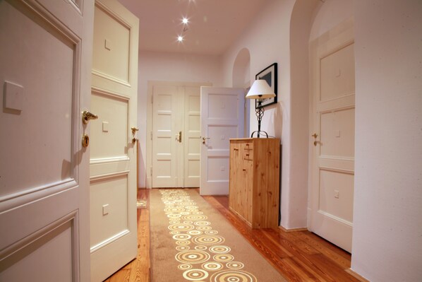 المنشأة من الداخل