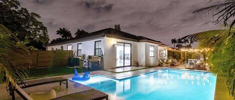 Piscine extérieure, piscine chauffée