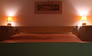 2 chambres, fer et planche à repasser, lit parapluie, Wi-Fi gratuit