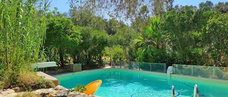 Piscina all'aperto, una piscina riscaldata