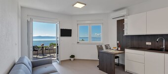 Luxury Apartment Podgora