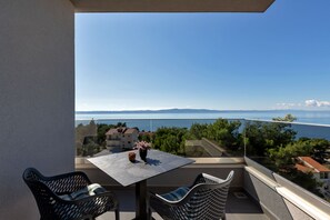 Outdoor dining - Luxury Apartment Podgora (Podgora)