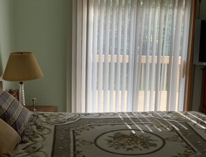 3 bedrooms - Cozy-Spacious -3B/2Bath by outdoor community pool (Pocono Lake)