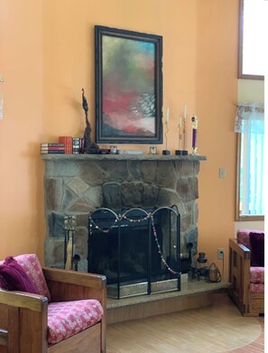 Interior - Cozy-Spacious -3B/2Bath by outdoor community pool (Pocono Lake)