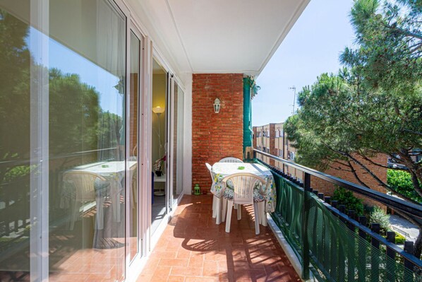 Outdoor dining - Apartamento Cabrera Montserrat (Cabrera de Mar)
