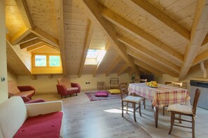 TV - Charming apartment Trentino Italy (Brez)