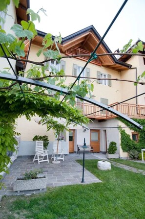 Terrace/patio - Charming apartment Trentino Italy (Brez)