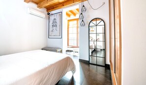 2 chambres, fer et planche à repasser, Internet gratuit, draps fournis