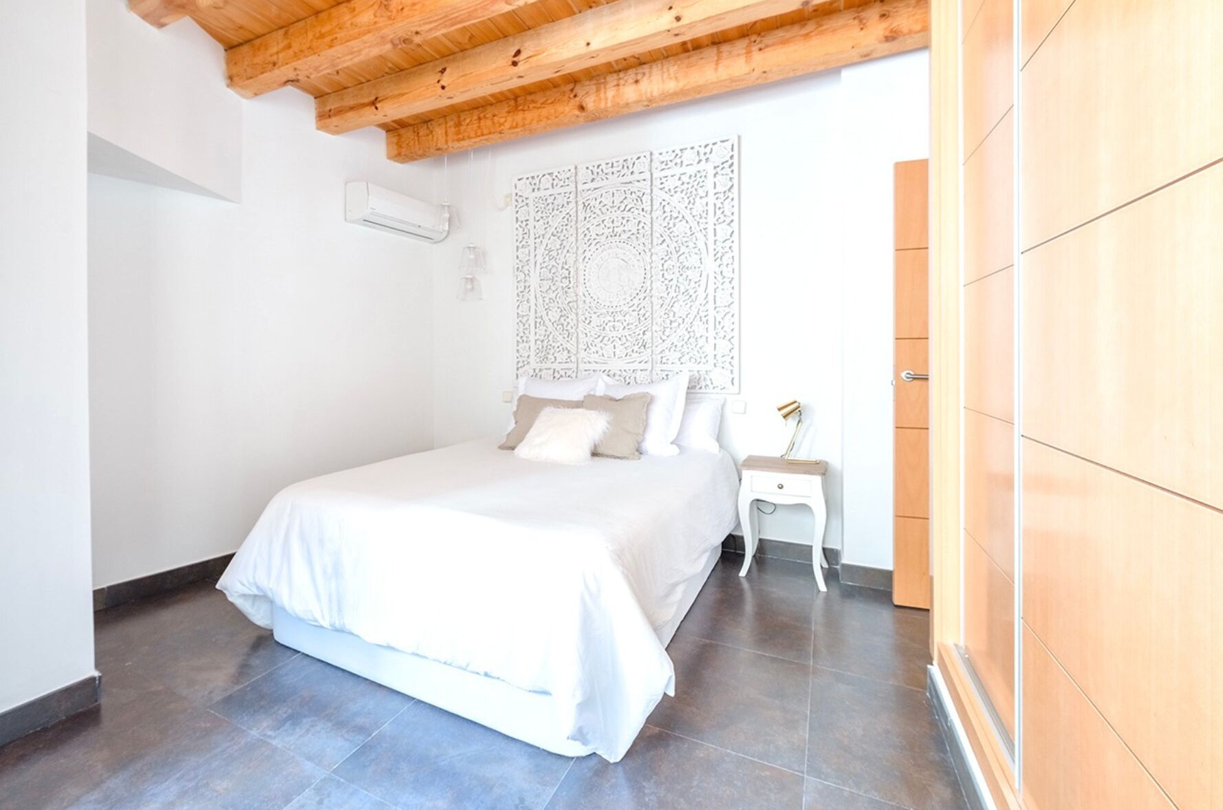 2 slaapkamers, een strijkplank/strijkijzer, gratis internet, beddengoed