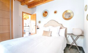 2 室のベッドルーム、アイロン / アイロン台、インターネットアクセス (無料)、ベッドシーツ