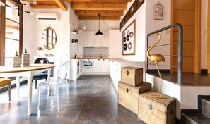 冷蔵庫、電子レンジ、オーブン、コンロ