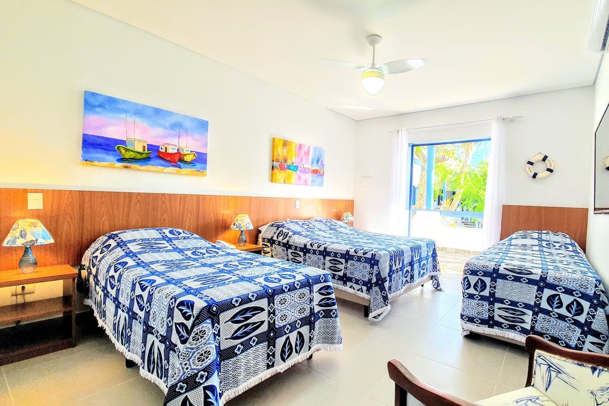 Minibar, wifi gratis y ropa de cama