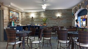 Bao gồm bữa sáng buffet hàng ngày