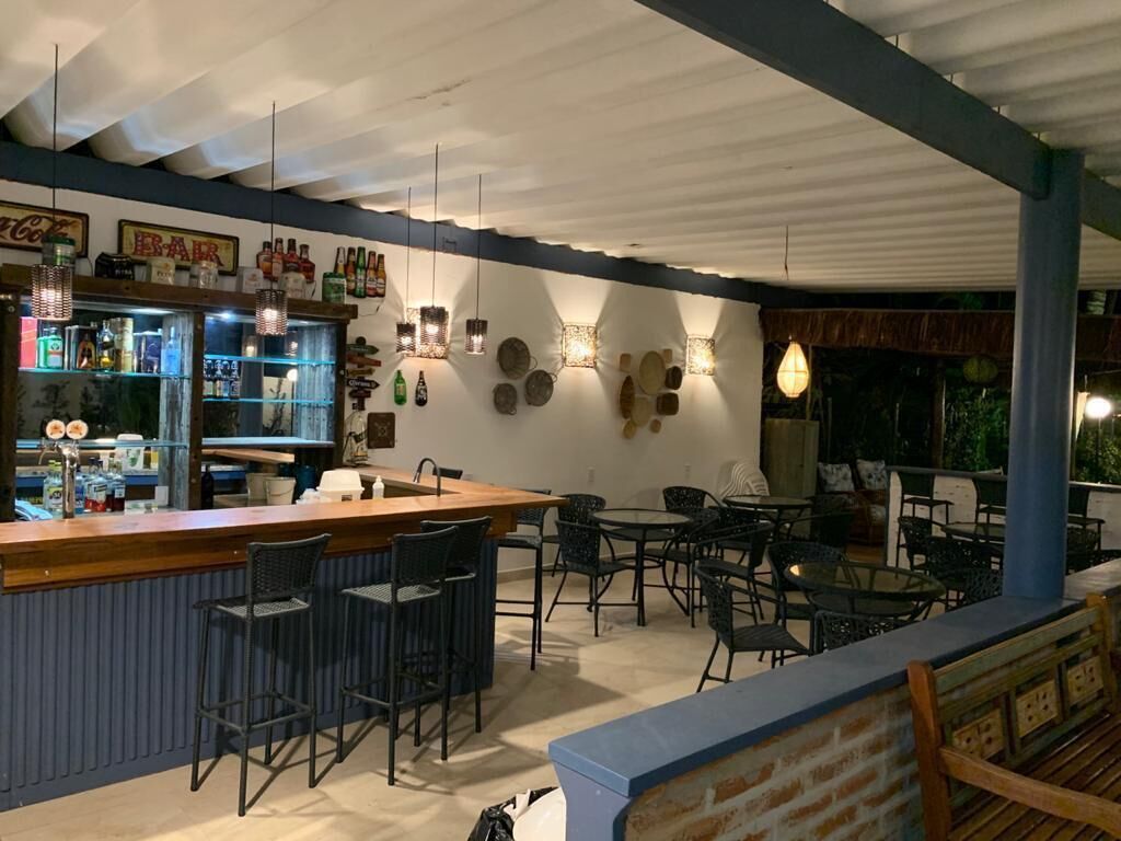 Bar à beira da piscina