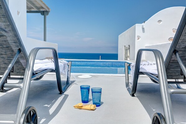 Property grounds - Desiterra Santorini (Santorini)