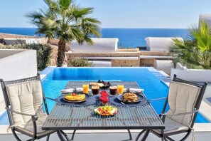 Outdoor dining - Desiterra Santorini (Santorini)