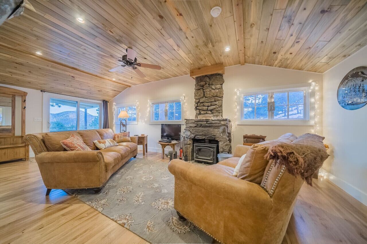 Televisie en een open haard