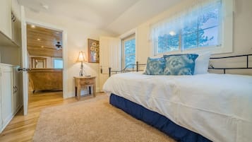 2 chambres, bureau, fer et planche à repasser, lit parapluie