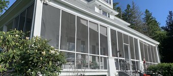 Fall Foliage Heaven: Hudson River's Stunning Views Offers Peace & Small Events