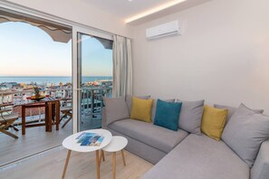 Apartment | Living room | 30-inch TV with digital channels - Eolia Apartment - Explore Zakinthos (Zakynthos)
