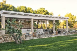 Breakfast, lunch and dinner served - Masseria Corte degli Aromi (Palmariggi)