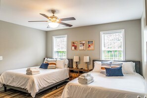 4 bedrooms, iron/ironing board, free WiFi, bed sheets