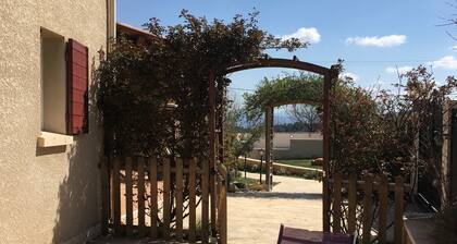 Les Cèdres, comfortable 89m2 apartment, ideal for 5 people, shared pool