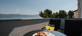 Spacious apt With big Patio,terrace&great sea View