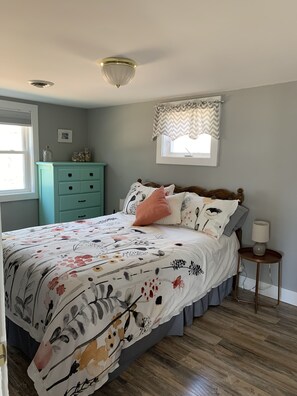 3 室のベッドルーム、デスク、アイロン / アイロン台、旅行用ベビーベッド