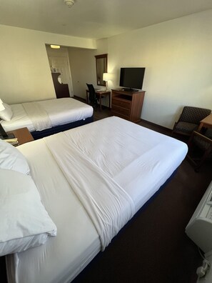 โต๊ะทำงาน, พื้นที่ทำงานแบบใช้แล็ปท็อป, ผ้าม่านกันแสง, Wi-Fi ฟรี