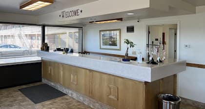 Days Inn by Wyndham Lake Point