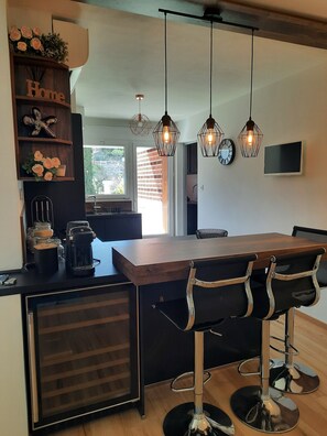 Kylskåp, mikrovågsugn, ugn och spishäll