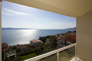 Balcony - Luxury apt w Pool, 3 Balconies, Terrace & sea View (Omis)