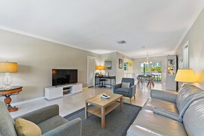 Smart TV - Large Updated Beach Apartment with a Patio (West Palm Beach)