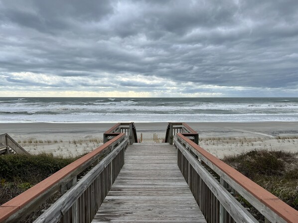Beach nearby, sun loungers, beach towels