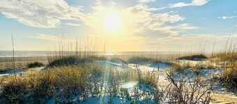 3 Bed/2.5 Bath 1450 sq ft with Large Open Floor Plan, 3 Min Walk to Beach