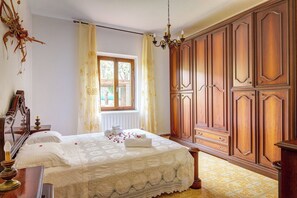 2 camere, culla da viaggio, Wi-Fi gratuito, lenzuola