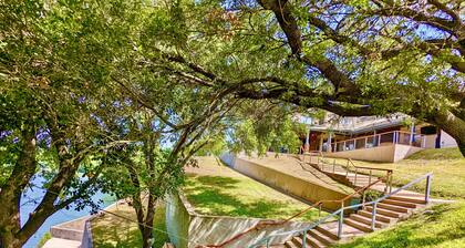 Waterfront Luxury Home on 5 Acres.
Sleeps 22. Beds: 5 king, 4 queen, 4 twin XL